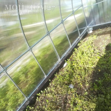 Теплица Восточная Усиленная 4 метра с поликарбонатом | Мой-Дом27 | Каркас изготовлен из оцинкованной замкнутой трубы 20*20 мм.<br>
 Ширина - 3&nbsp;метра. Высота - 2,1 метра. Длина 4 метра.&nbsp;<br>
 Выдерживаемая снеговая нагрузка - 150 кг/м2. Выдерживаемая ветровая нагрузка - до 20 м/с.<br>
 Расстояние между дугами 0,65&nbsp;метра.&nbsp;Толщина металла дуг 1,2 мм.&nbsp;Ширина двери 0,96 метра.<br>